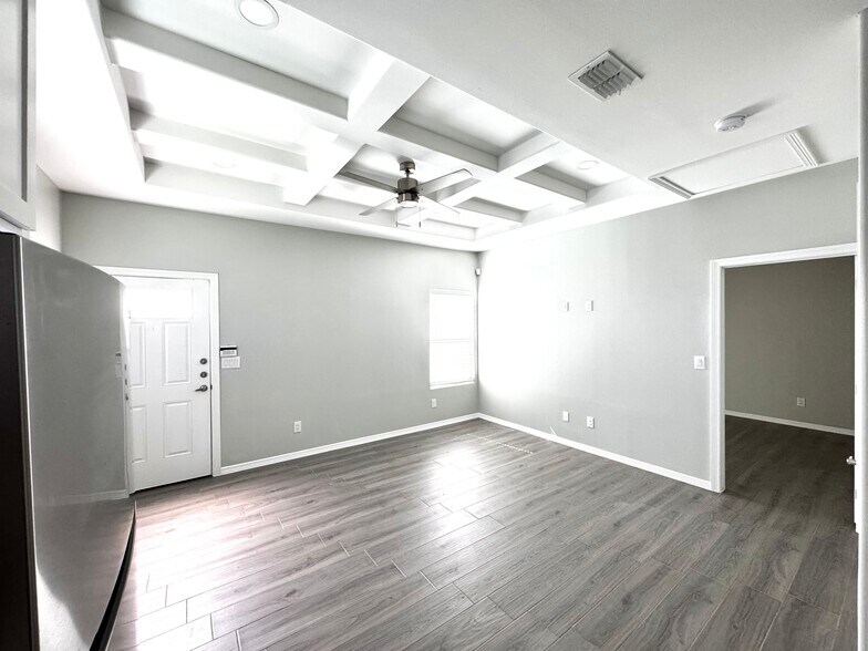 Building Photo - 3012 W Kenwood St