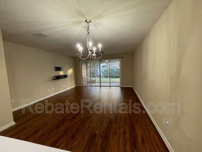 Building Photo - 4199 Highwood Dr