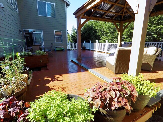 Deck - 9422 S 235th Plz