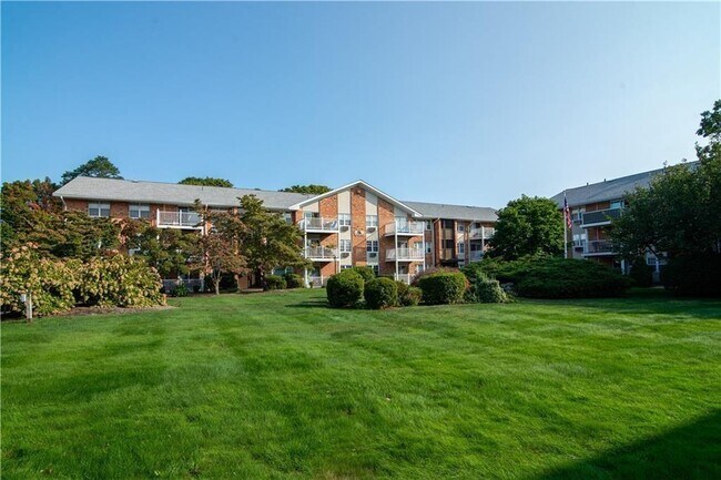 Building Photo - 23 Bullocks Point Ave