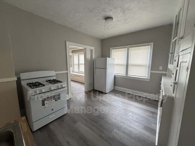 Building Photo - 3346 E 134th St