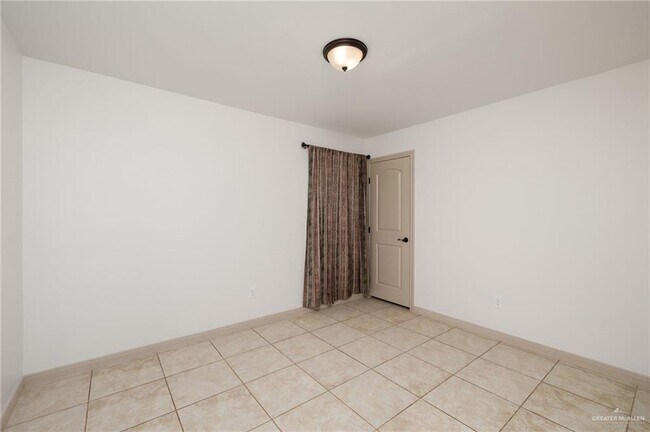 Building Photo - 13 Antelope Cyn St