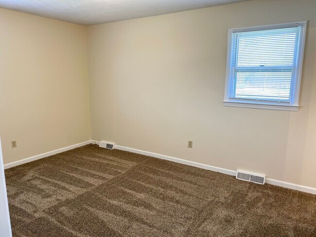 Building Photo - Mt Tabor ranch home with basement      20260804