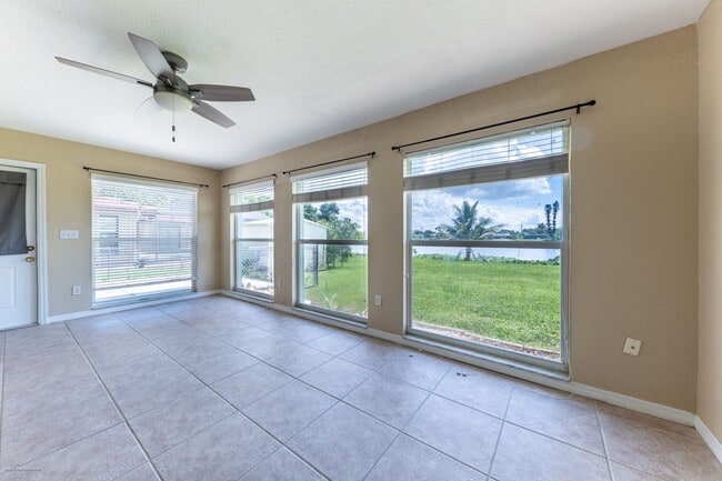 Building Photo - price drop!! PET FRIENDLY- WATERFRONT- SPACIOUS- CENTRAL LOCATION