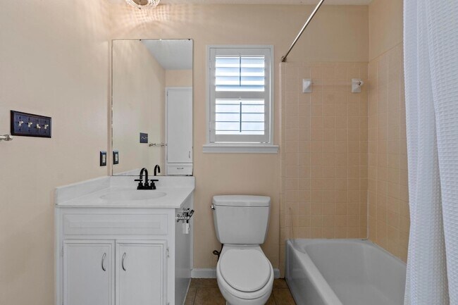 Building Photo - 10305 Caracara Dr
