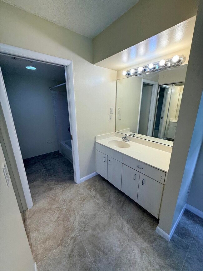 Building Photo - 1142 Coral Club Dr