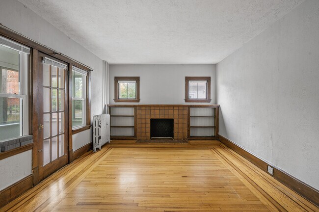 Building Photo - 616 6th Ave SE