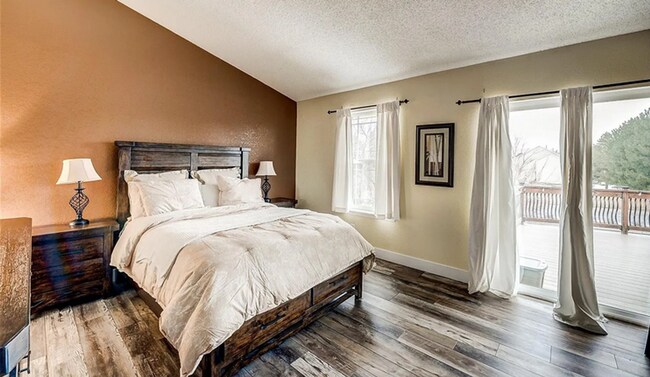 Building Photo - Huge room in a large shared home, private bathroom, great neighborhood, friendly roommates!