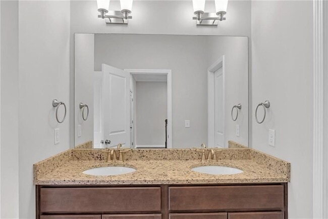 Building Photo - 3638 Moorewood Ln S E