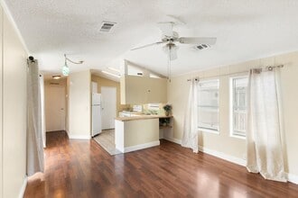 Building Photo - 2 bedroom, 2 bathroom mobile home