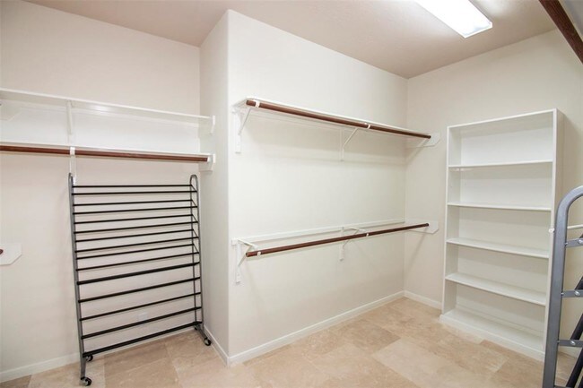 Building Photo - 2218 Longspur Ln