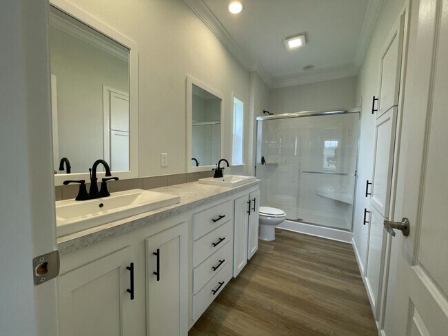 Building Photo - 34616 Ballyhoo Dr
