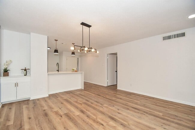 Building Photo - 6529 Bayou Glen Rd