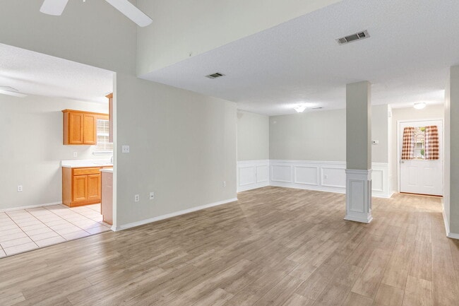 Building Photo - 917 Claeven Cir