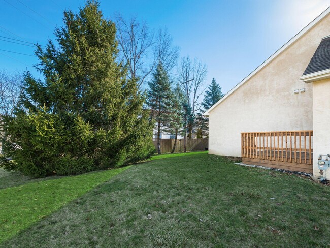 Building Photo - 532 Radcliff Dr