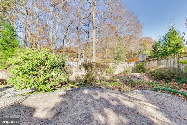 Building Photo - 4001 N Ridgeview Rd