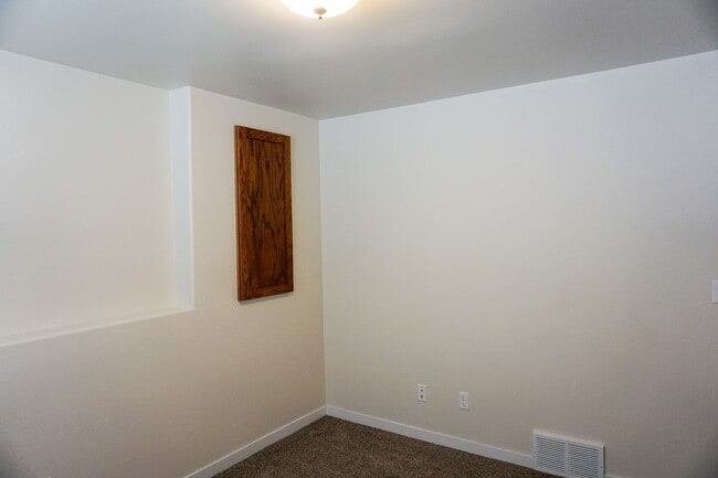 Building Photo - 3 Bed 2 Bath Twin Home