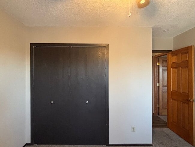 Building Photo - Awesome 2 BR/1.5 BA Townhome in St. Paul!