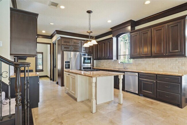 Building Photo - 30 N Palmiera Cir