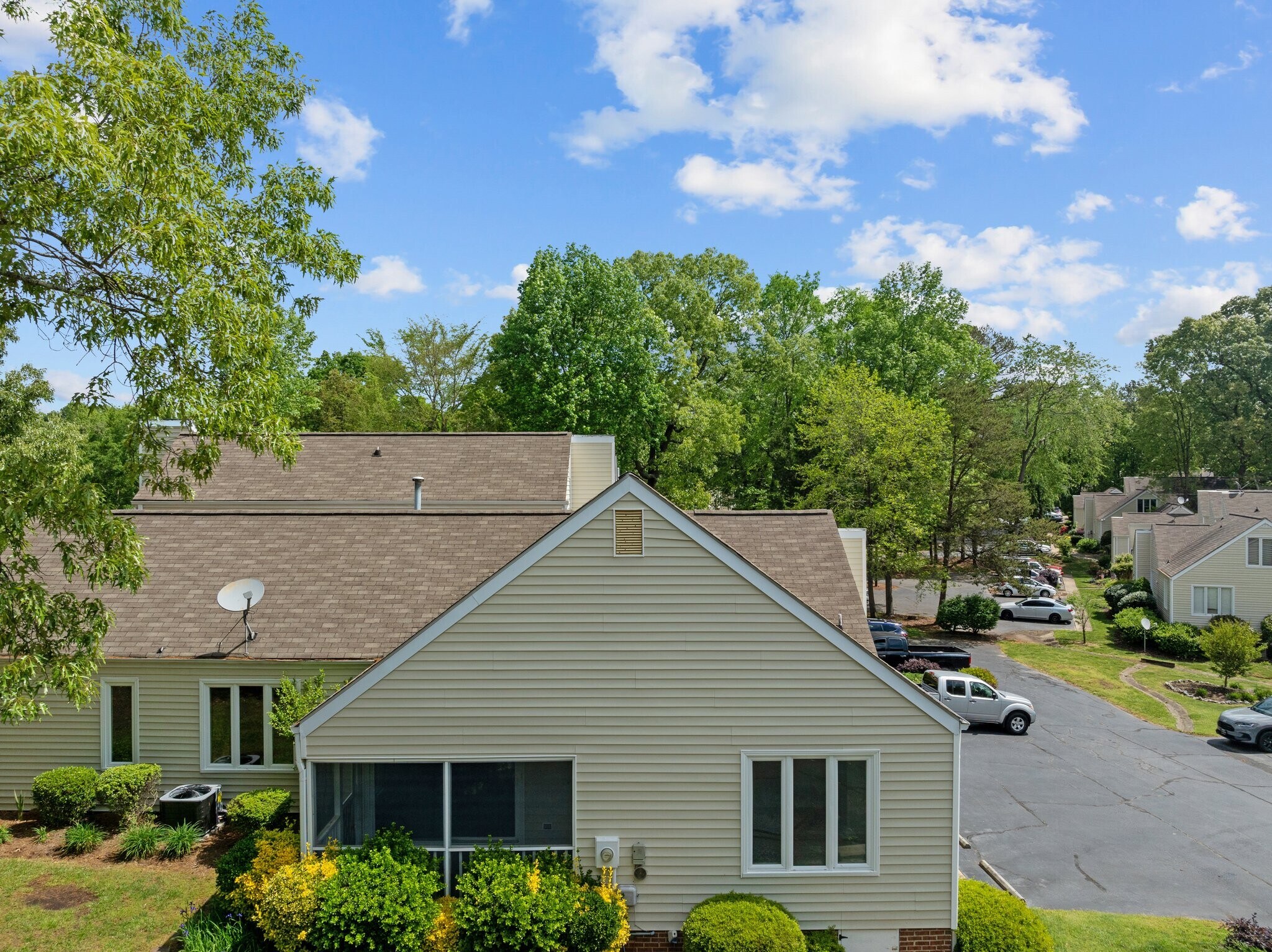 Building Photo - 325 Eastwood Dr