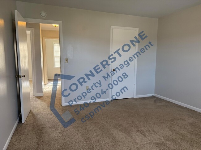 Building Photo - 6500 Carefree Ln