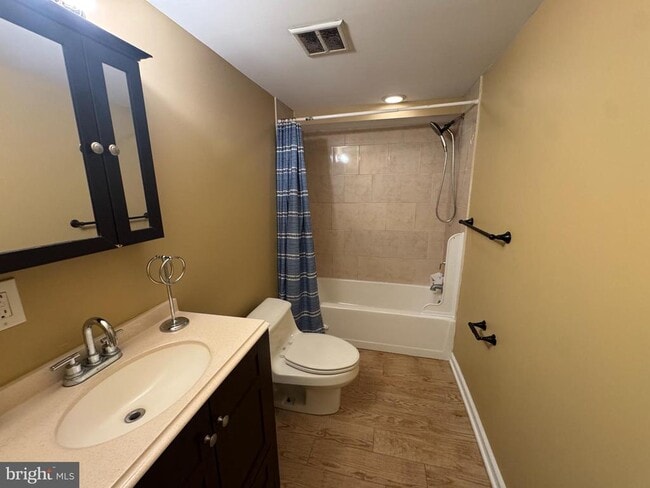 Building Photo - 7414 Keiffer St