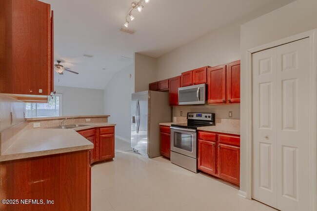 Building Photo - 8038 Welbeck Ln