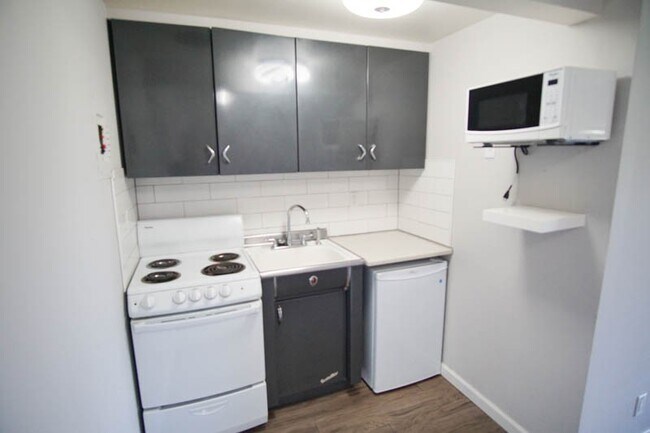 Building Photo - John's Landing: Mid-Century Studio w/ Walk...