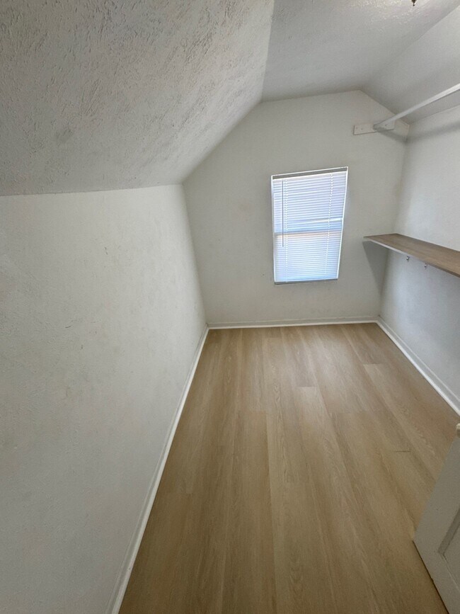 Building Photo - 4156 Cuming St