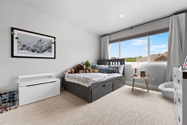 Building Photo - September 2026 - June 2027 Stunning Fully Furnished Rental in Golden, Colorado