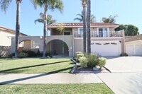 Building Photo - Live in Style in the Heart of Camarillo!