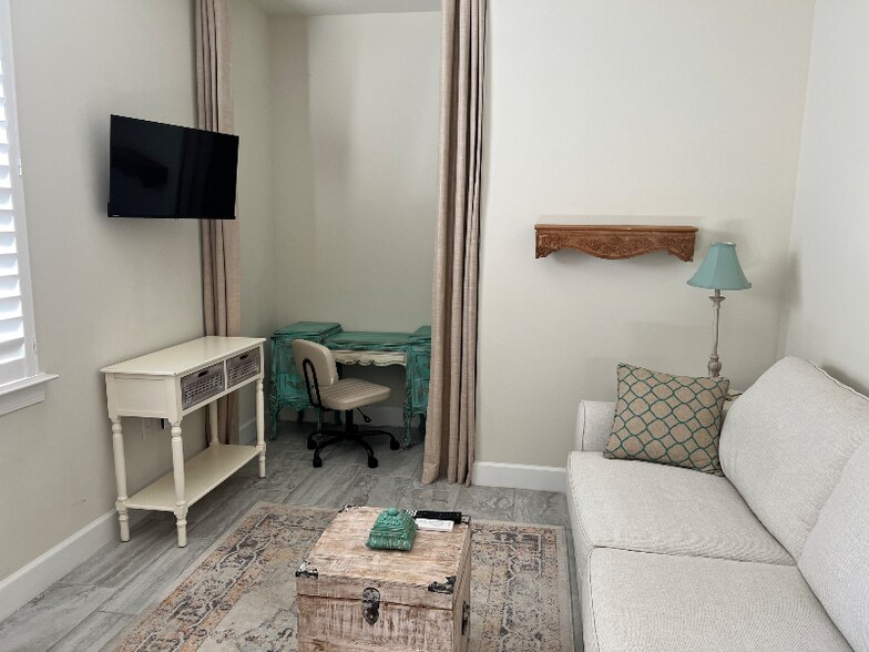 Building Photo - 7662 Jacaranda Ln