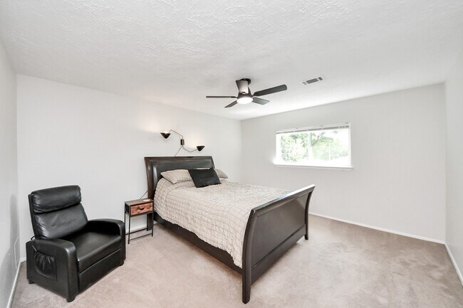 Building Photo - 1902 Kings Arms Way