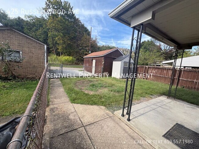Building Photo - 425 Russellwood Ave