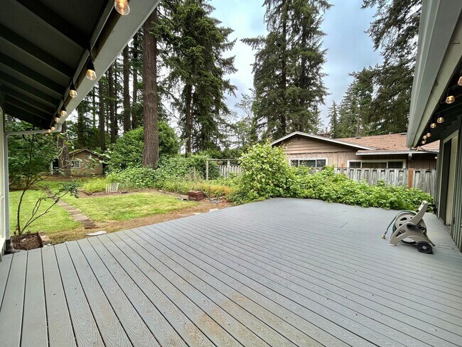 Building Photo - Tranquil Environment: 3 Bed, 1 Bath House