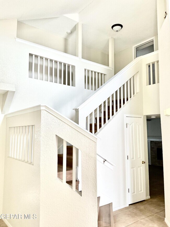 Building Photo - 7369 Luz De Lumbre Ave