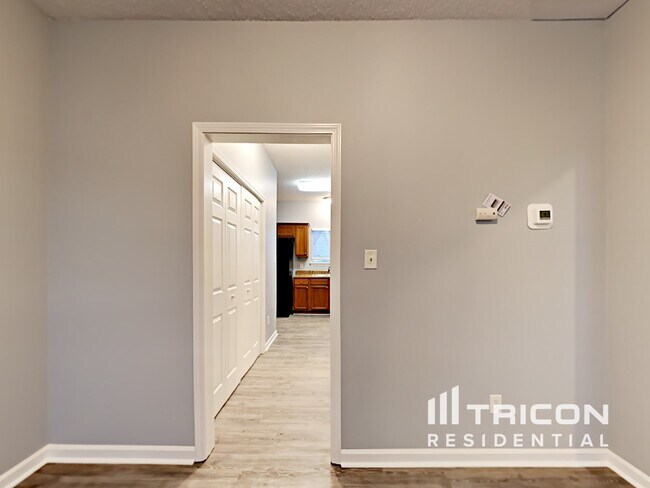 Building Photo - 5725 Shining Oak Ln