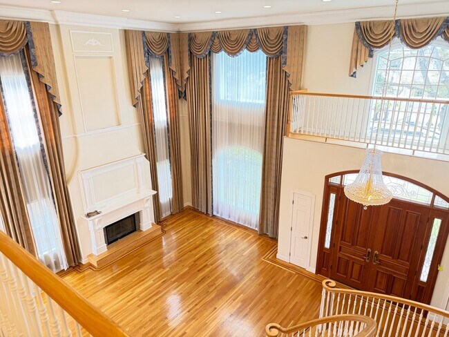 Building Photo - 738 Palmera Ct