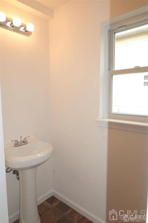 Building Photo - 381 Highland St