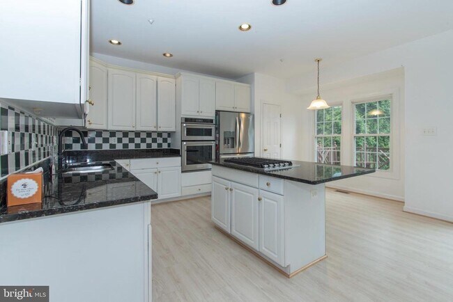 Building Photo - 13559 Flowerfield Dr