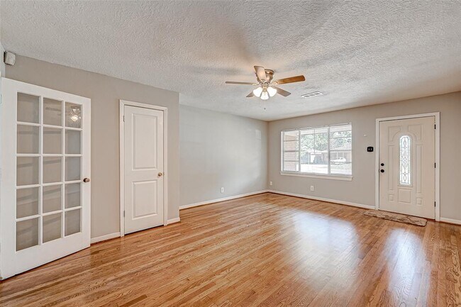 Building Photo - 718 Hohl St