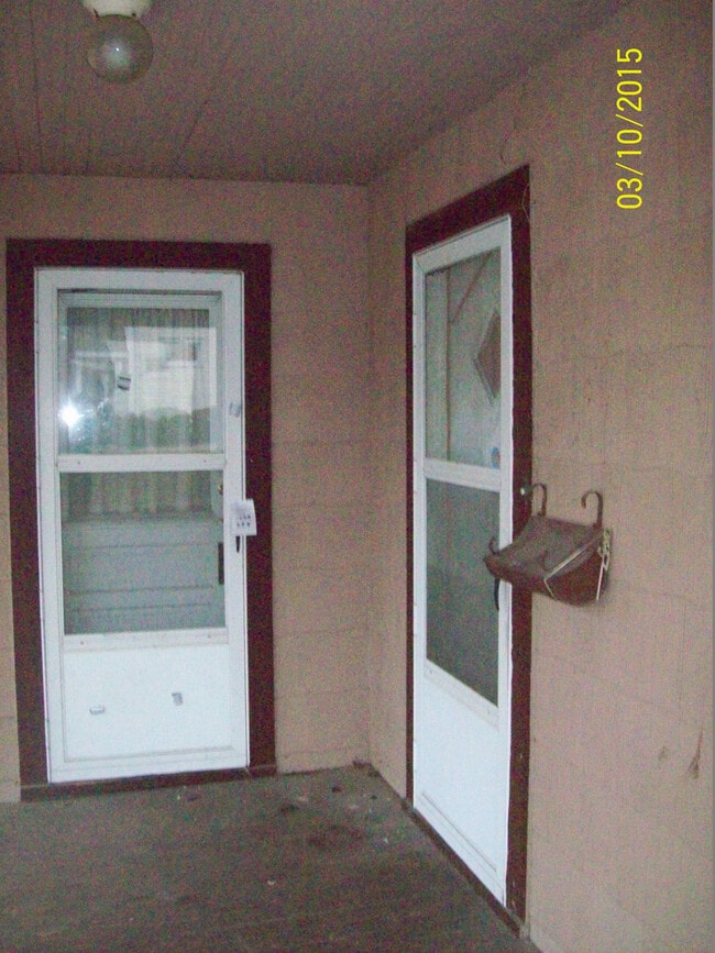 Building Photo - FARMINGTON - Historic downtown location / ...