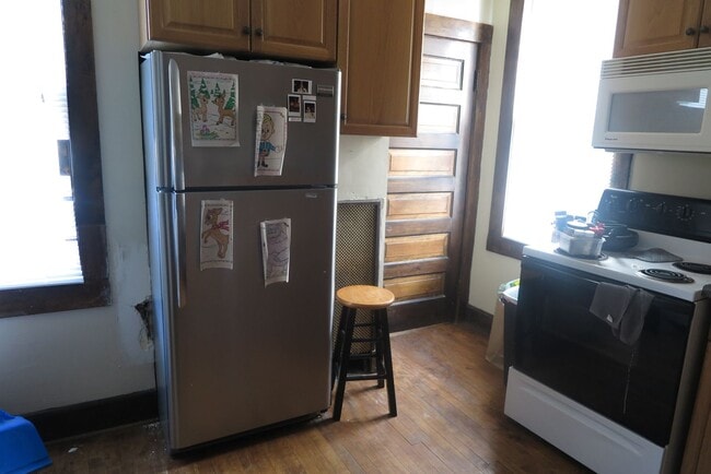 Building Photo - Maryland 6Bdrm House blocks from UWM Campus