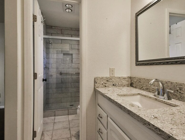 Building Photo - 4095 Bonita Rd