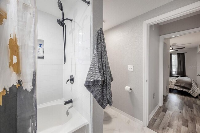 Building Photo - 410 S Armenia Ave