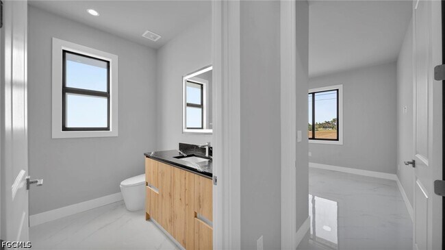 Building Photo - 1521 NW 37th Ave