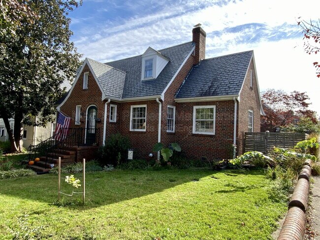 Building Photo - 916 Sylvania Ave