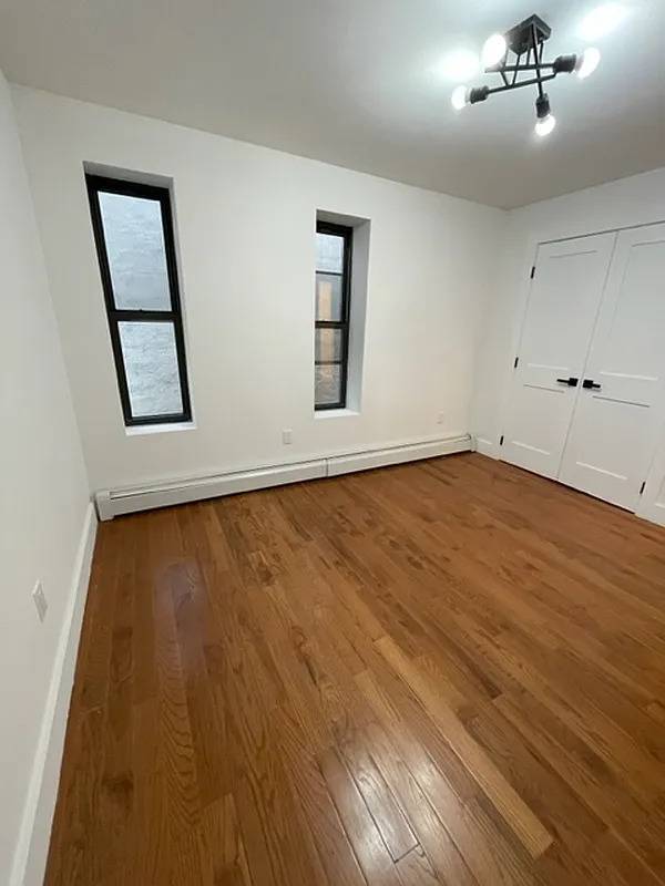 Building Photo - 69 6th Ave