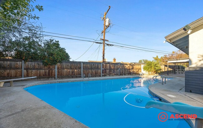 Building Photo - Beautiful 3 Bed, 2 Bath Home with Pool, Solar & Cozy Fireplace