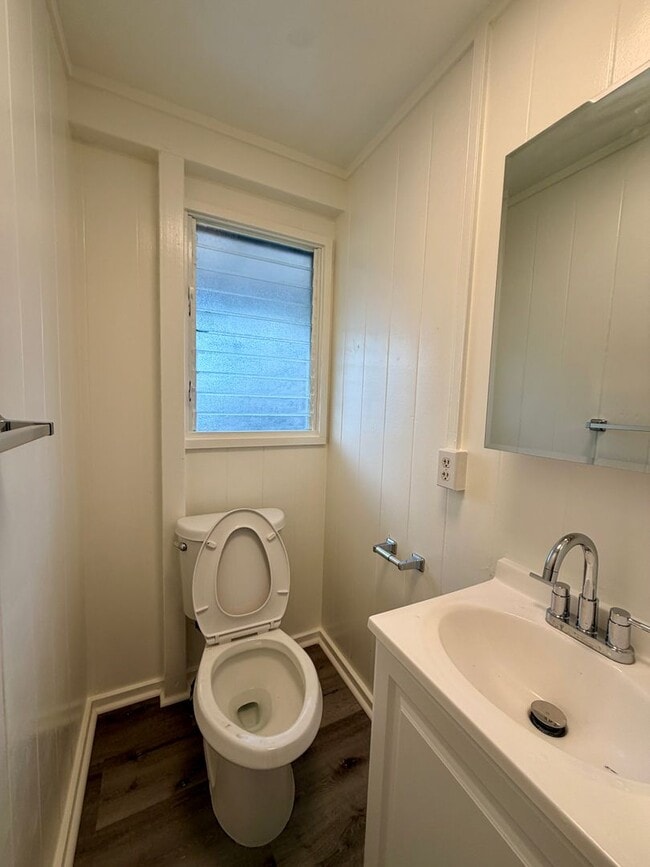 Building Photo - Newly Renovated 3BR Kapahulu Home with Private Yard and Gated Parking Near Waikiki